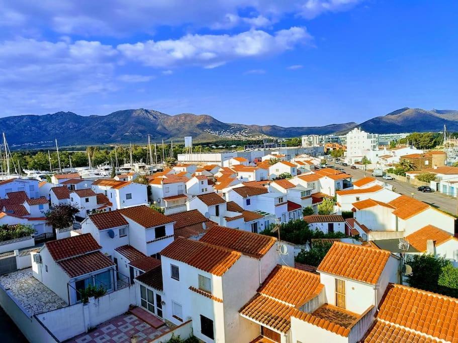 Estudio Con Vistas, Rosas Exteriör bild
